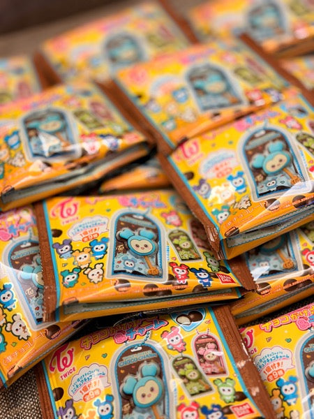 D. Bandai TWICE LOVELYS Choco Charm